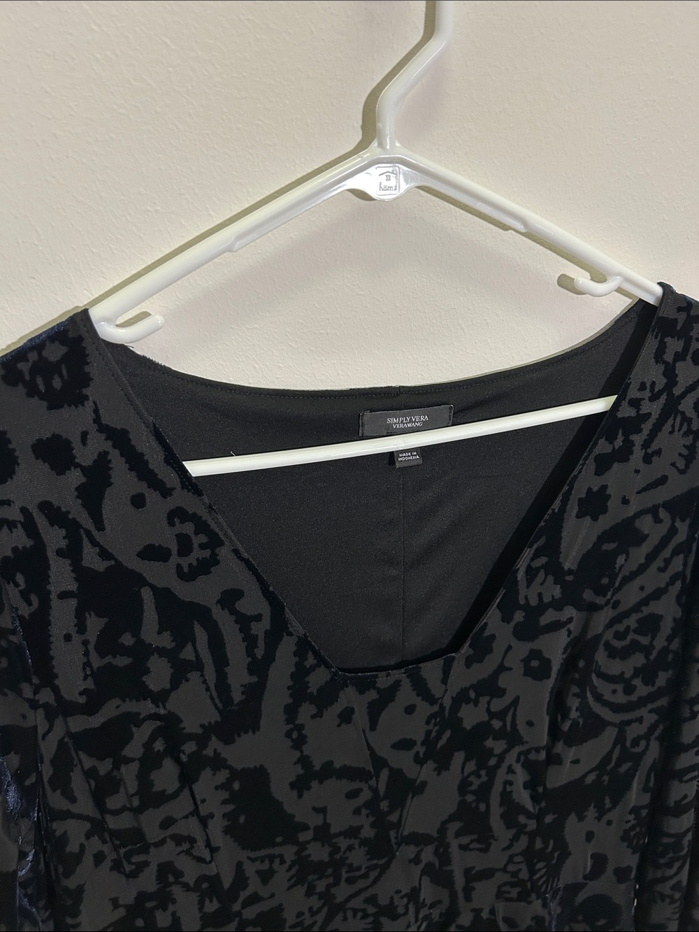 Simply Vera Vera Wang Black Velvet Burnout Long-Sleeve Dress - Picture 4 of 6